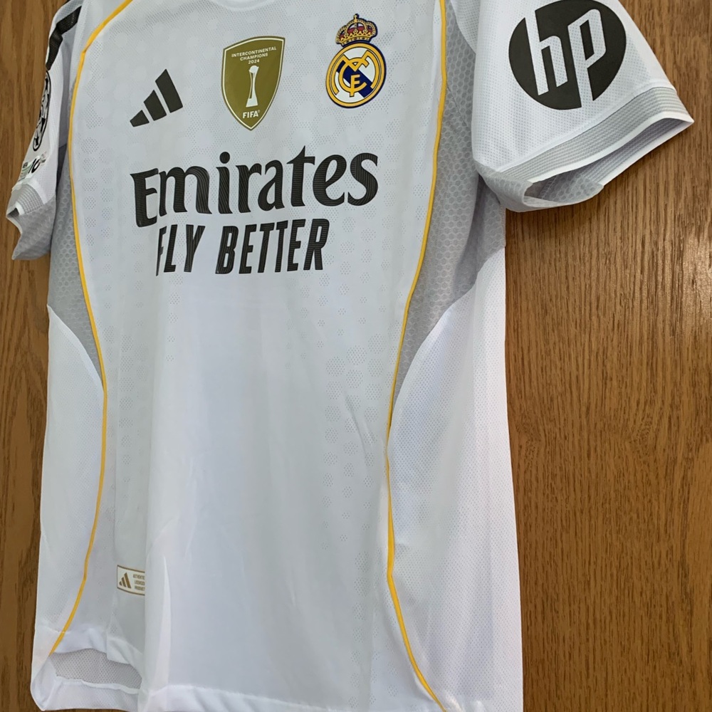 Real Madrid 2025/2026 Jerseys - Picture 8 of 15